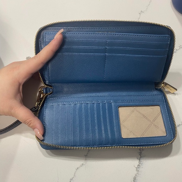 Michael Kors Handbag And Matching Wallet Set - Picture 3 of 3